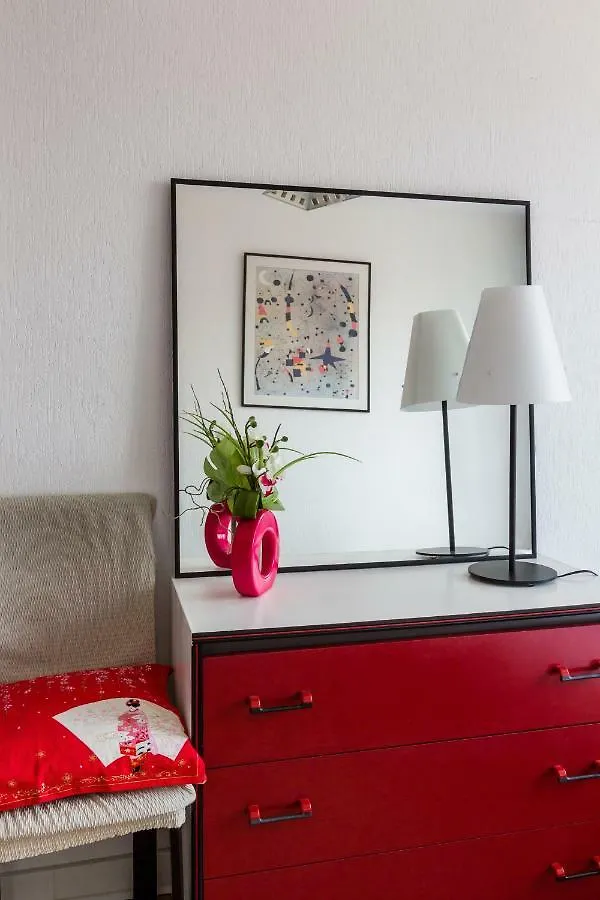 Veeve - Canal Saint Martin Pad Paris Apartment